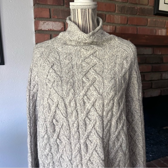 VINCE Cable Knit Turtleneck Cashmere Blend Sweater in Light Grey Sz L - Picture 4 of 10